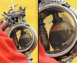 Sept 19, 2010. Cathedral of Naples. The blood of Saint Gennaro melted at 922 am - iitaly.org